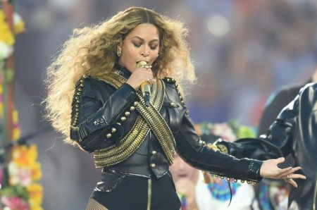 <em>The Mo’Kelly Show</em> – The Annual Grammy Preview * SuperBeyonce Controversy * Restoration Law Center (AUDIO)