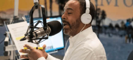 The Mo’Kelly Show – Kaepernick’s Workout * Club Chuck E. Cheese * Kanye’s Sunday Service * Maestro John Beal in Studio (AUDIO)